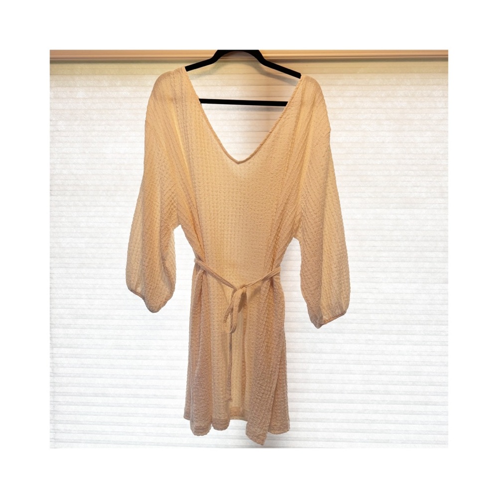 H&M Cream Knit Dress with V-Neck and Belt
